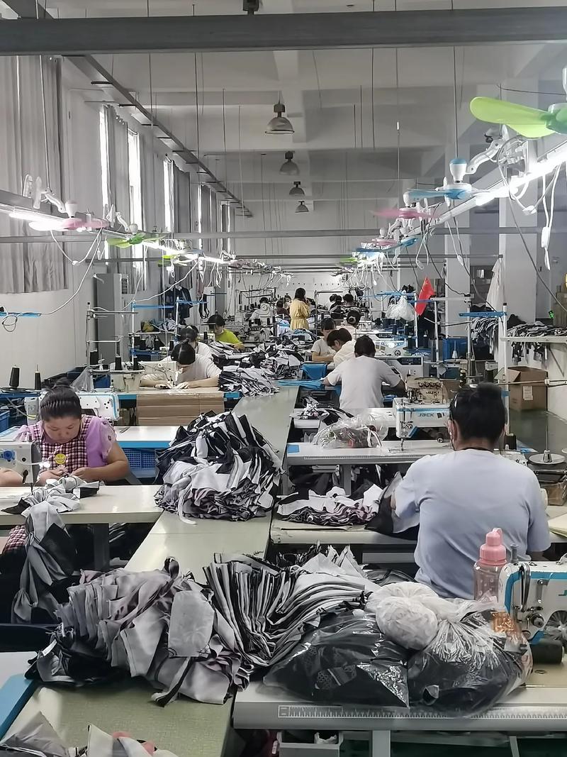 帶你走進(jìn)服裝廠 揭秘服裝服飾零售的幕后世界